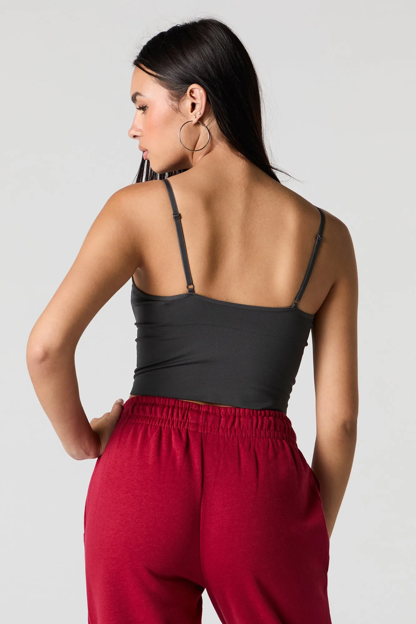 Camisole sans couture avec bonnets intégrés et encolure en V