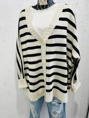 CURVY STRIPED SWEATER