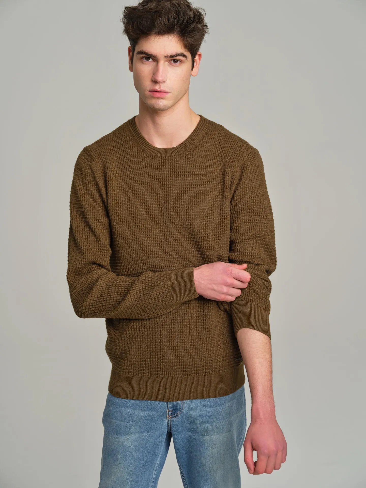 Long sleeve crew neck sweater with waffle knitting