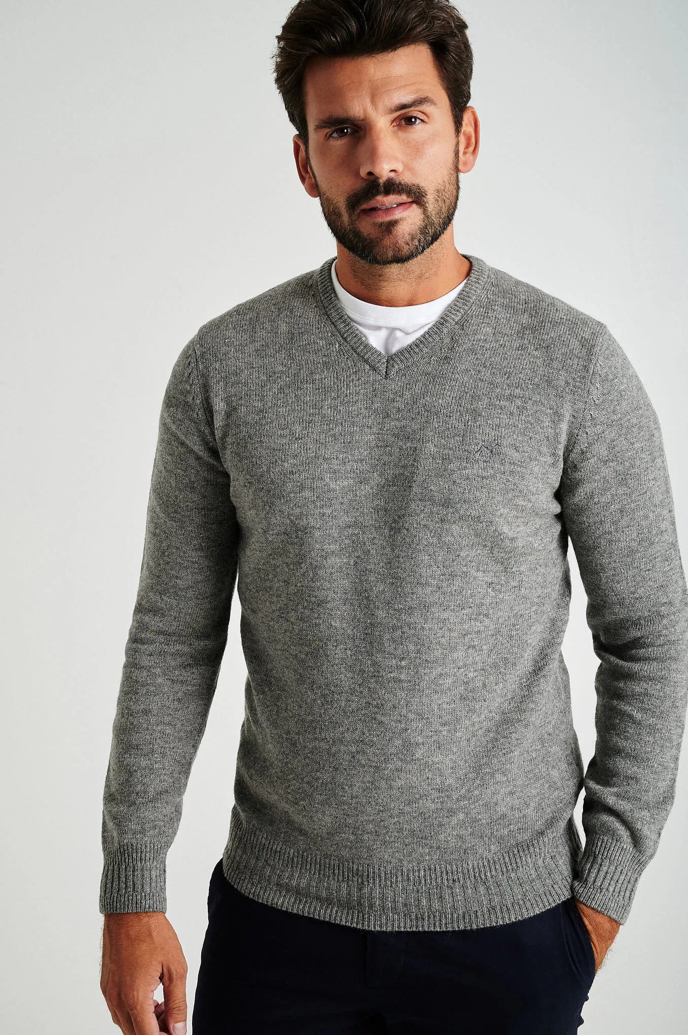 Men's machine washable V neck sweater