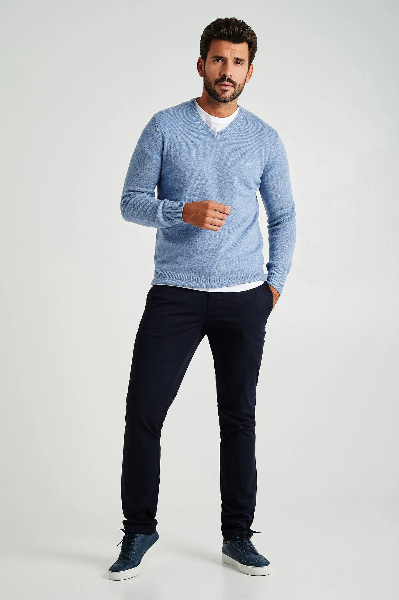 Men's machine washable V neck sweater