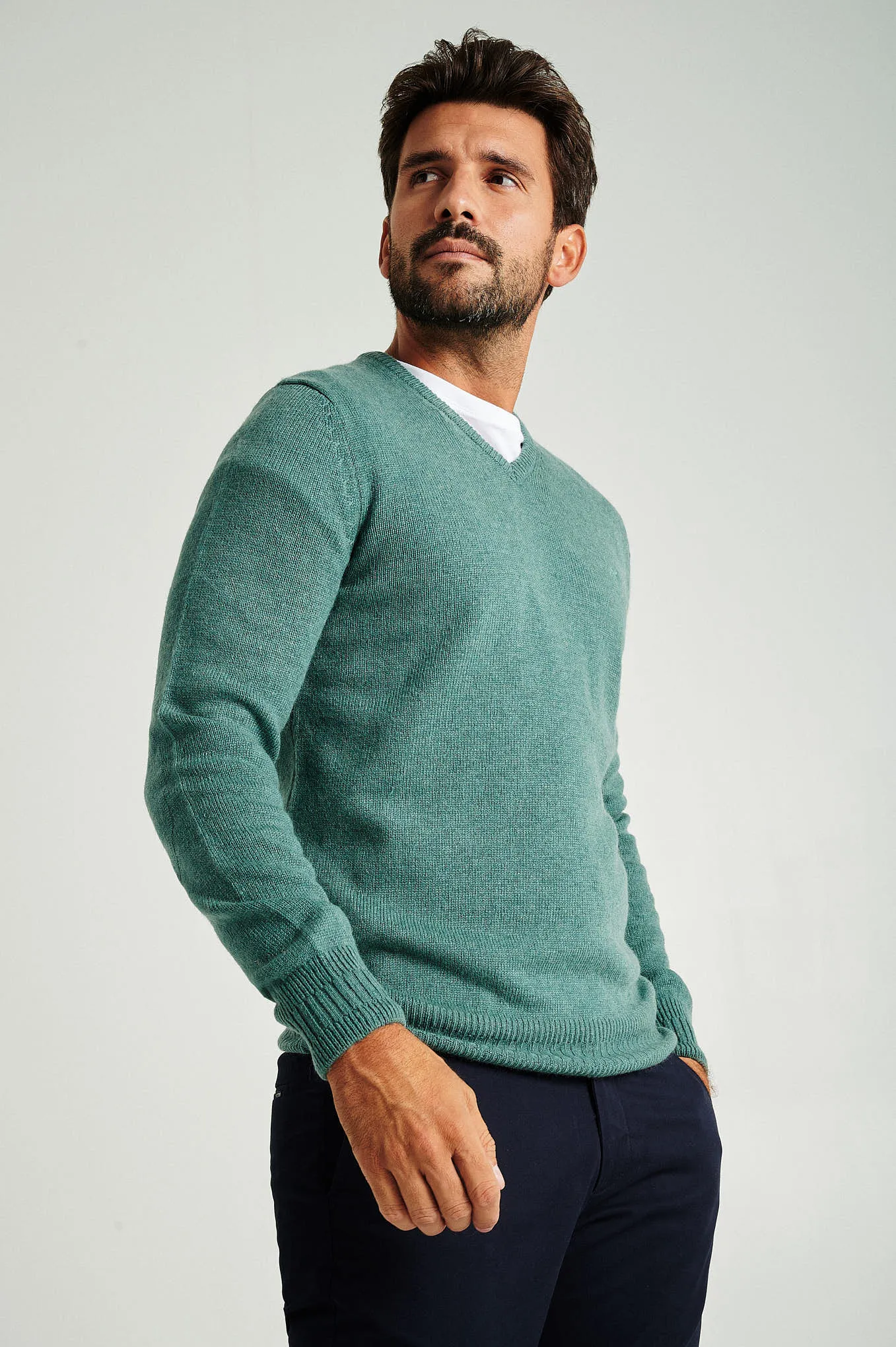 Men's machine washable V neck sweater