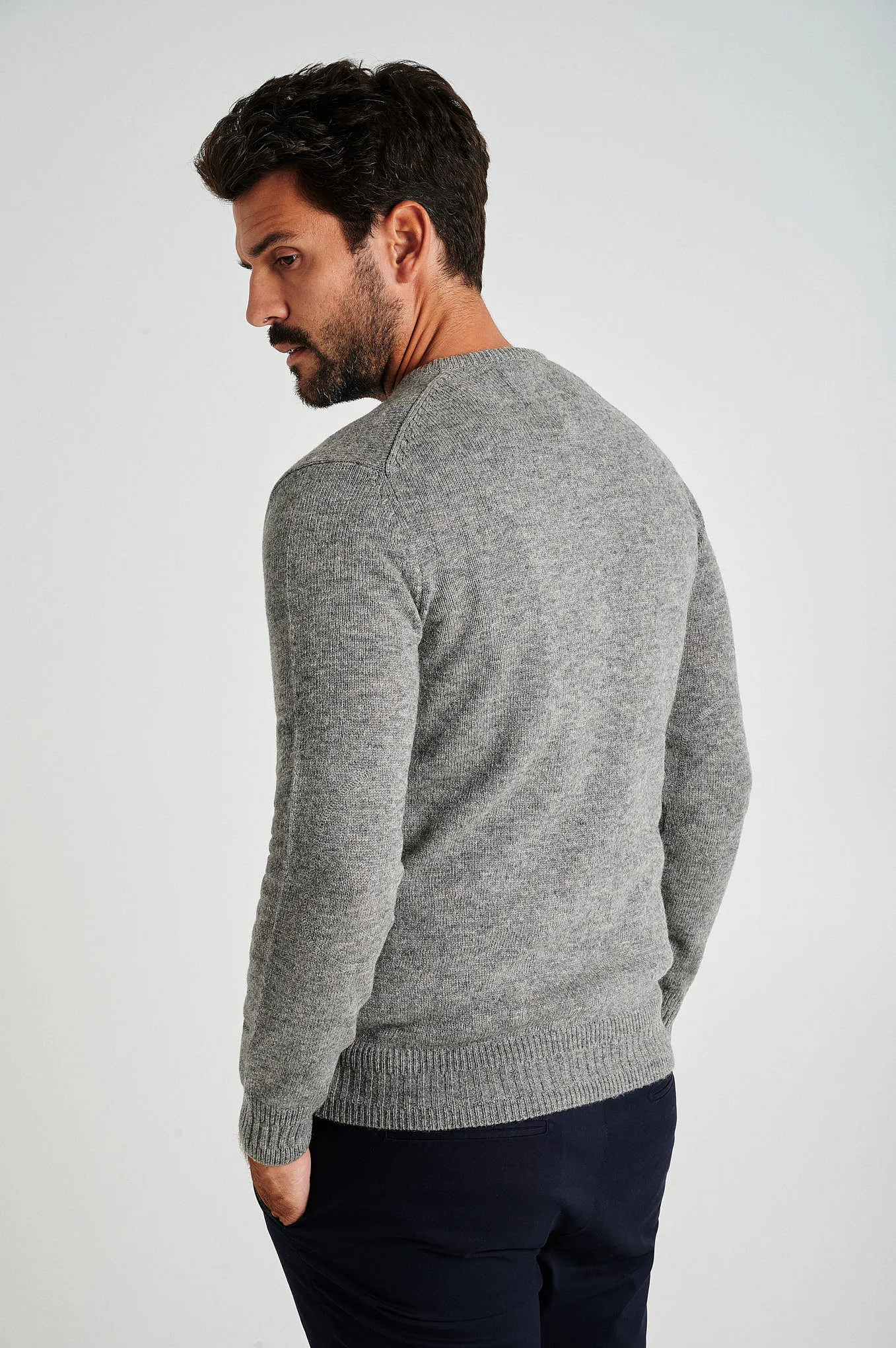 Men's machine washable V neck sweater