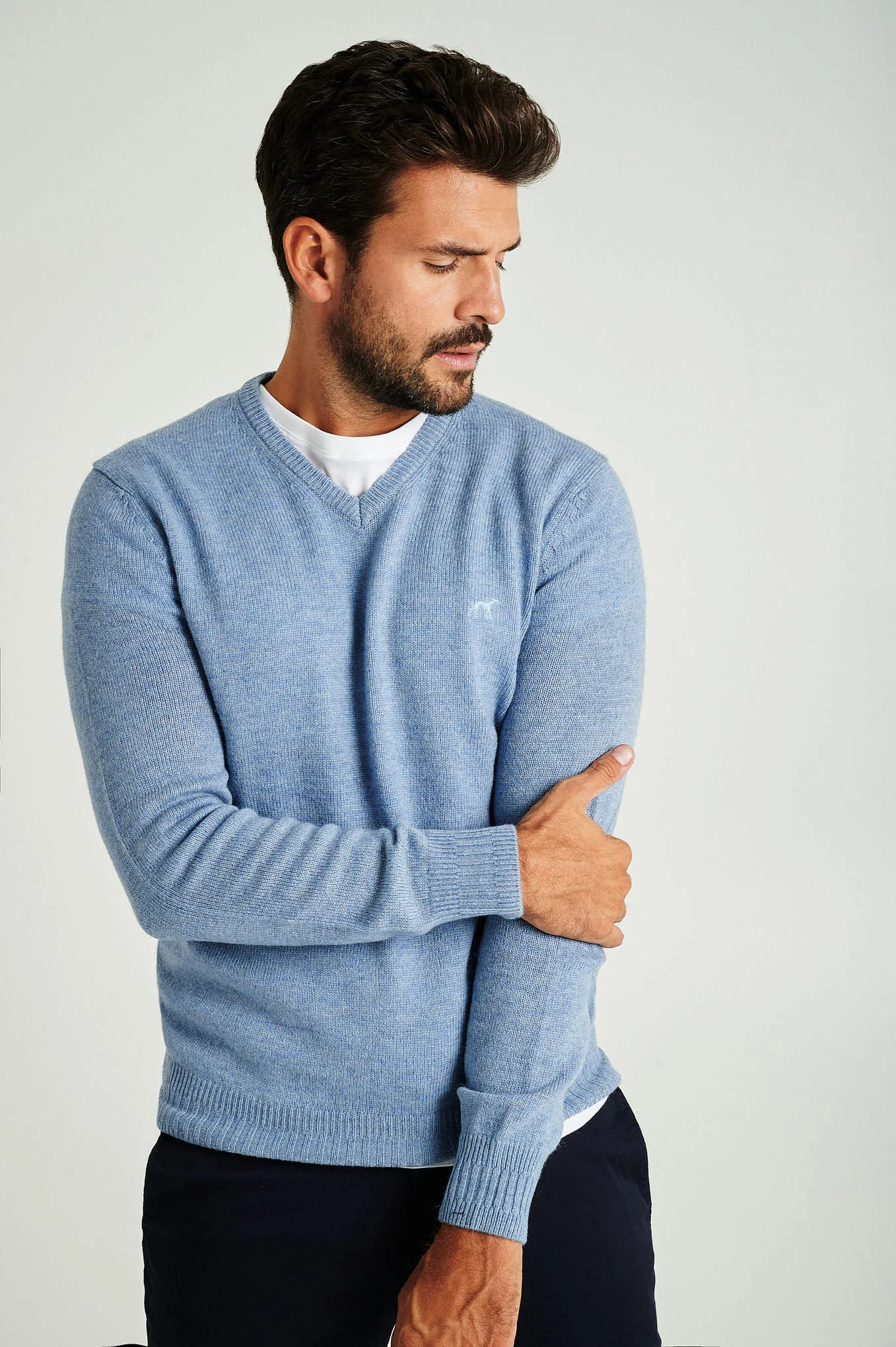 Men's machine washable V neck sweater