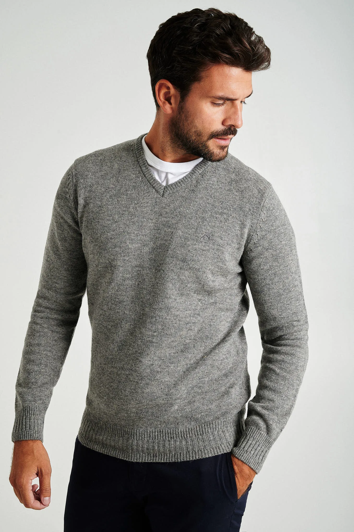 Men's machine washable V neck sweater