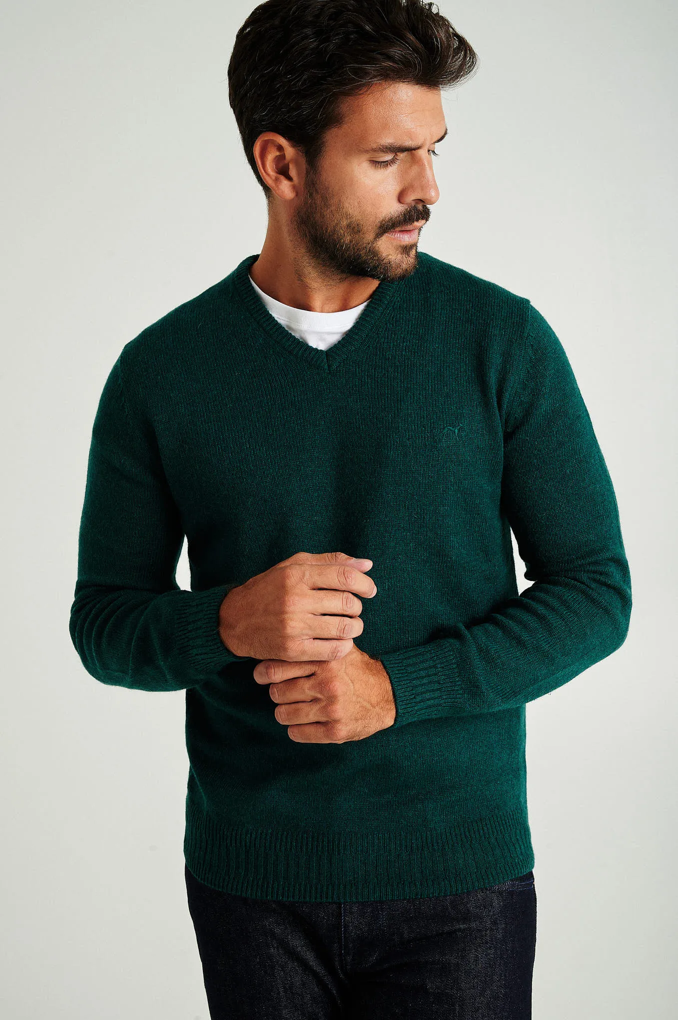 Men's machine washable V neck sweater