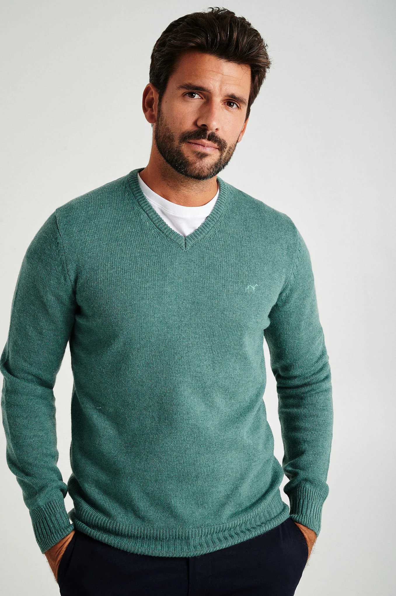 Men's machine washable V neck sweater