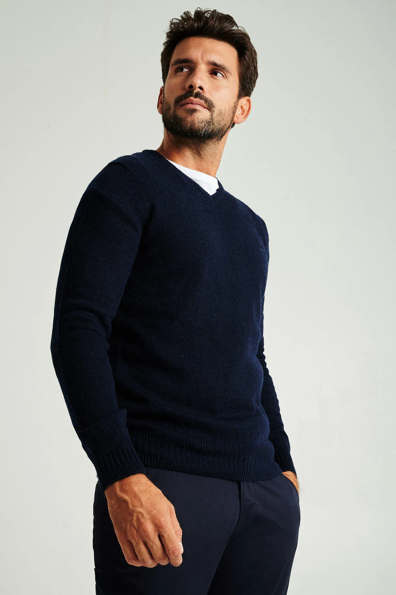 Men's machine washable V neck sweater