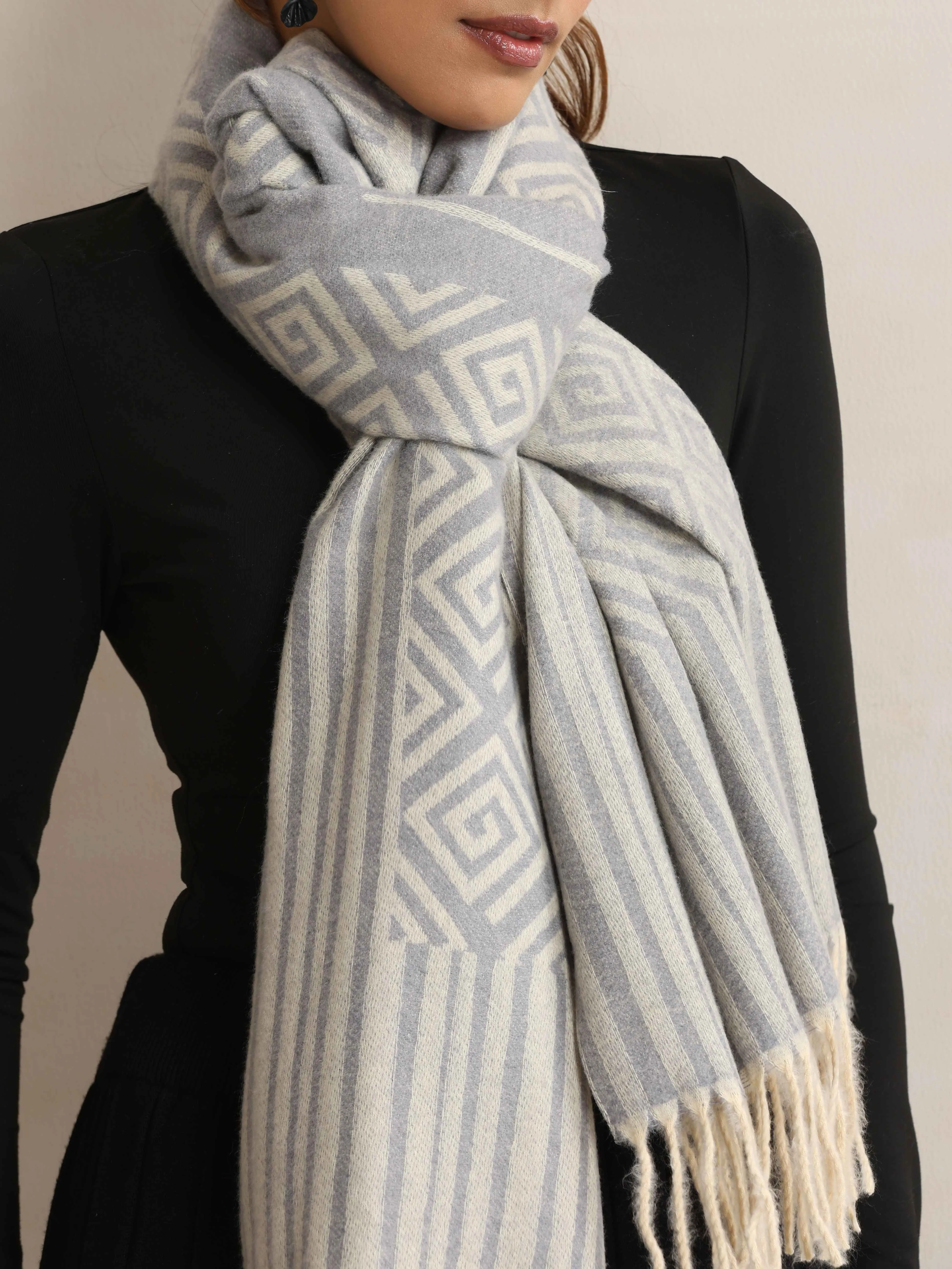 trueBrowns Grey Geometric Woollen Stole