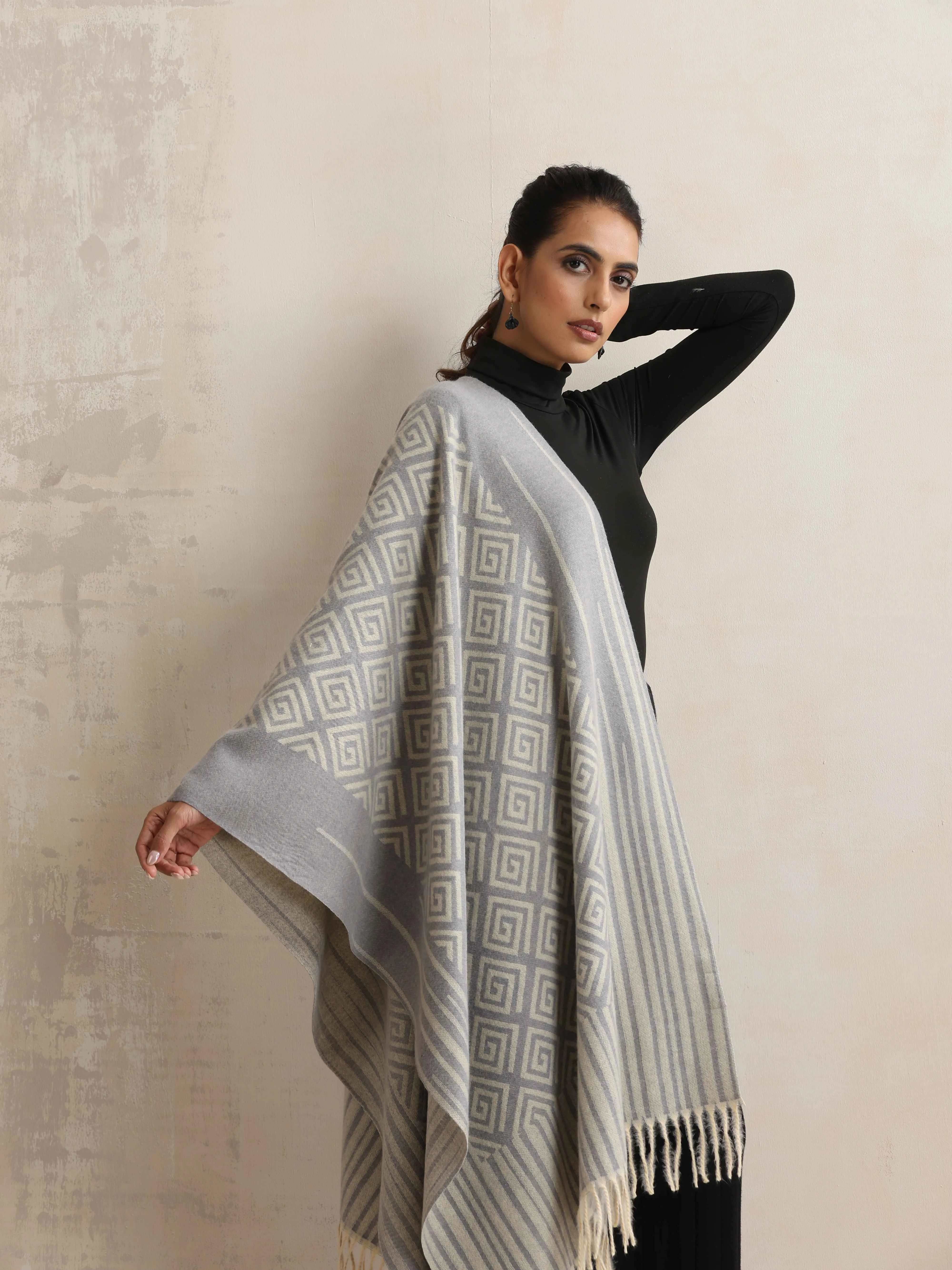 trueBrowns Grey Geometric Woollen Stole